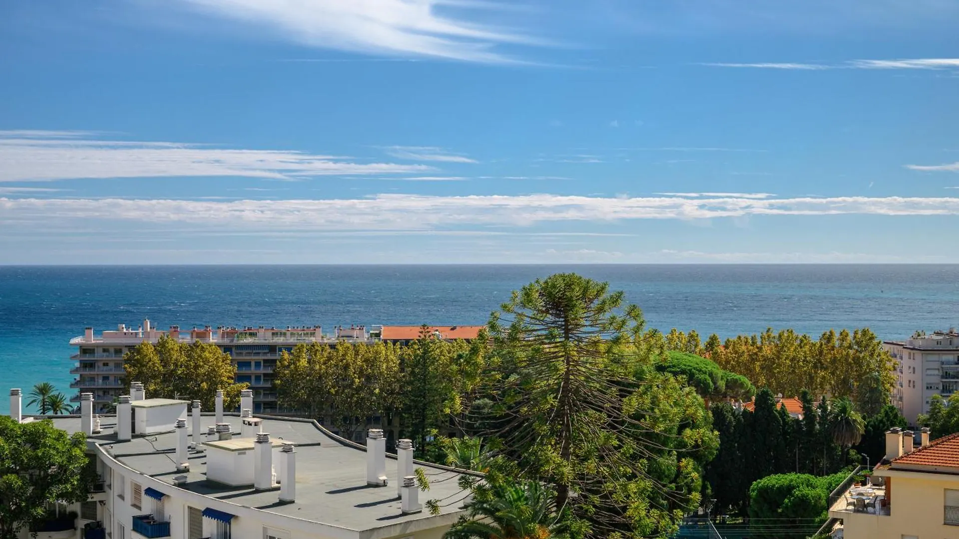 Alexandra Palace, Appartement Belle Epoque Menton, Vue Mer, Parking شقة